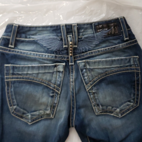 Robin's Jeans - Picture 4 of 7